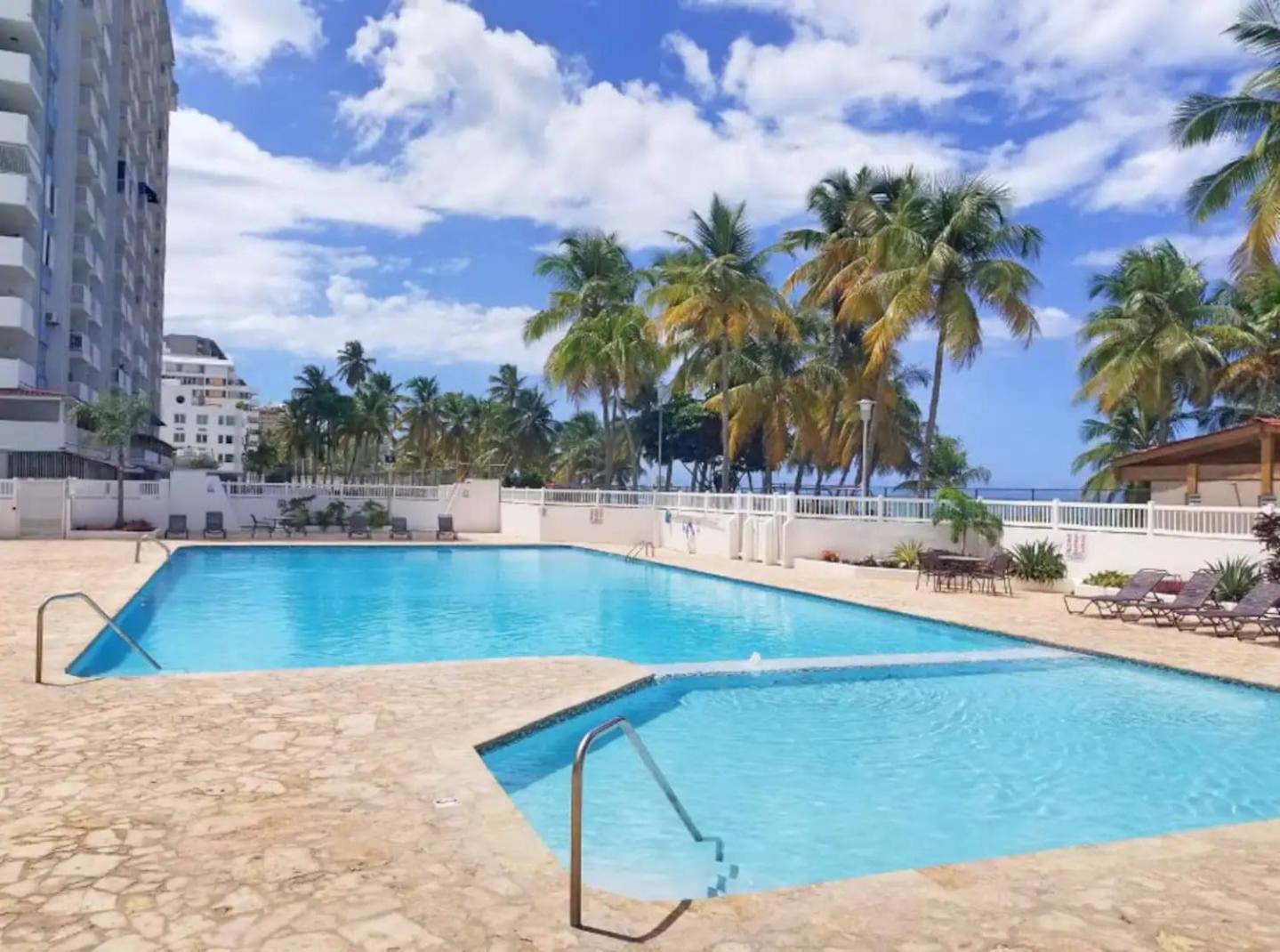 Sunset Paradise Cozy Beachfront Escape - Isla Verde San Juan Luaran gambar