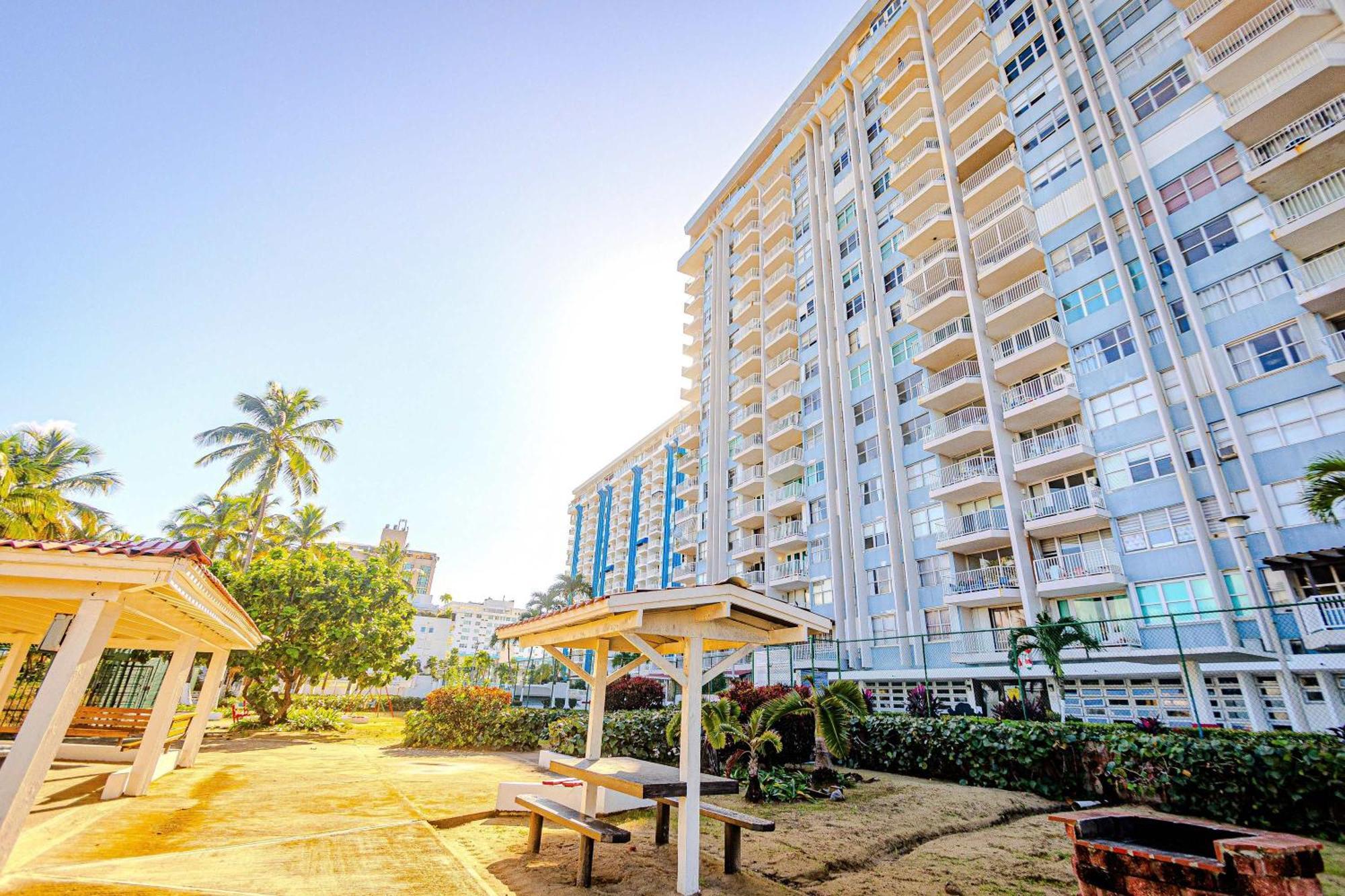 Sunset Paradise Cozy Beachfront Escape - Isla Verde San Juan Luaran gambar