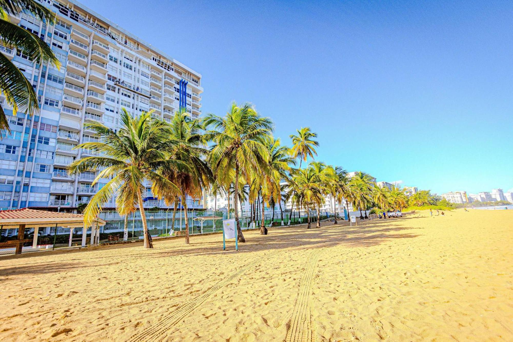 Sunset Paradise Cozy Beachfront Escape - Isla Verde San Juan Luaran gambar