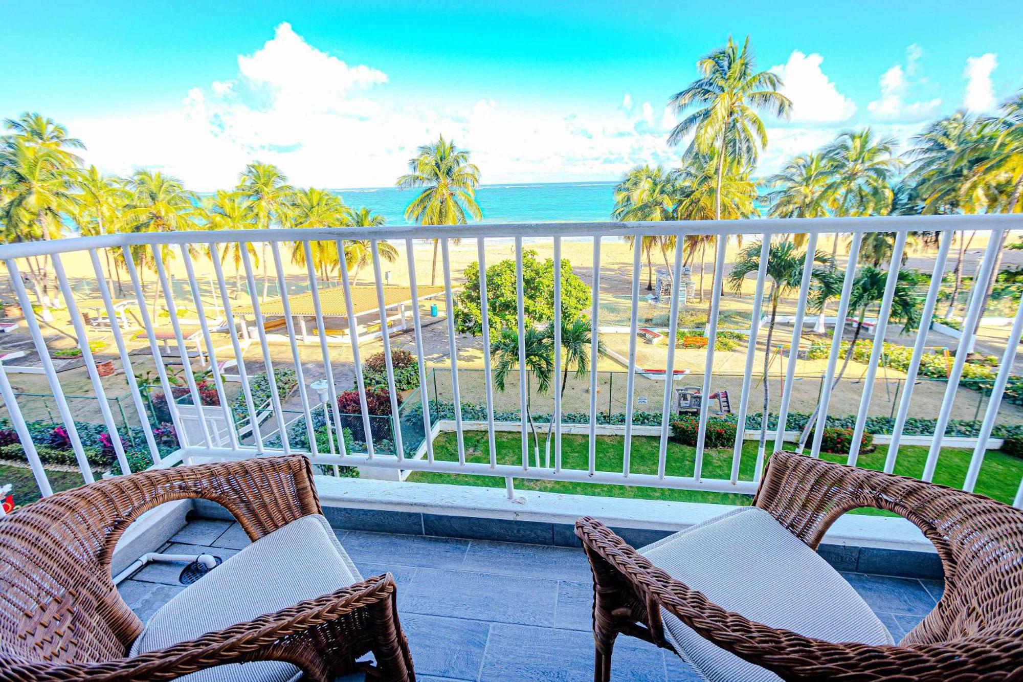 Sunset Paradise Cozy Beachfront Escape - Isla Verde San Juan Luaran gambar